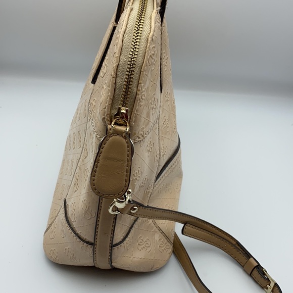 Black Friday Sale❗️Guess faux patent leather Reiko dome beige bag - Picture 12 of 17